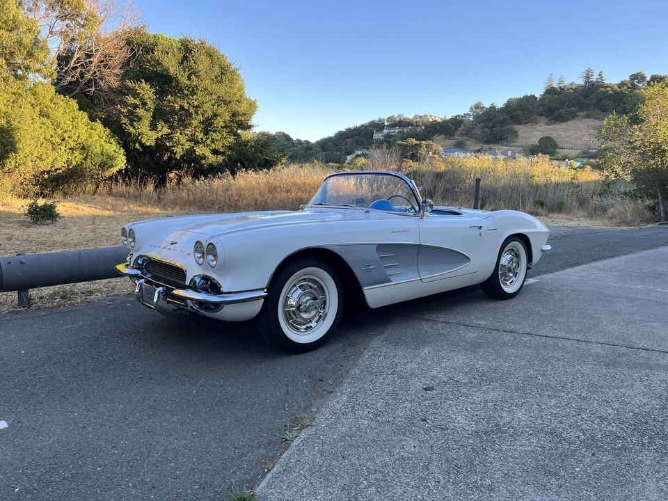 1961 Chevrolet Corvette C1 - Image 2 of 31