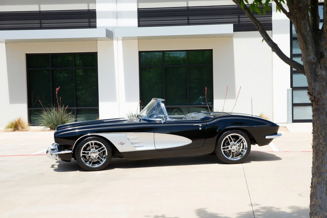 1961 Chevrolet Corvette C1 - Image 2 of 21