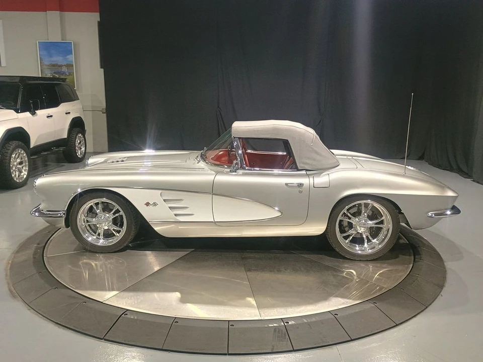 1961 Chevrolet Corvette C1 - Image 2 of 12