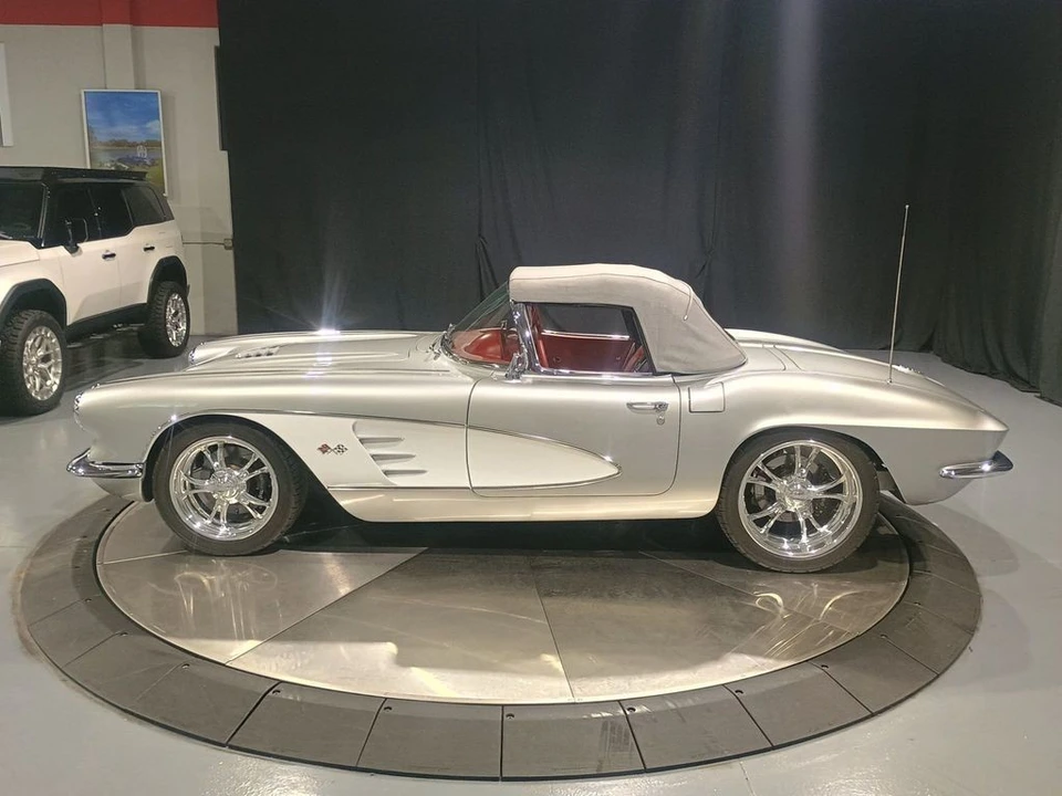 1961 Chevrolet Corvette C1 - Image 2 of 12