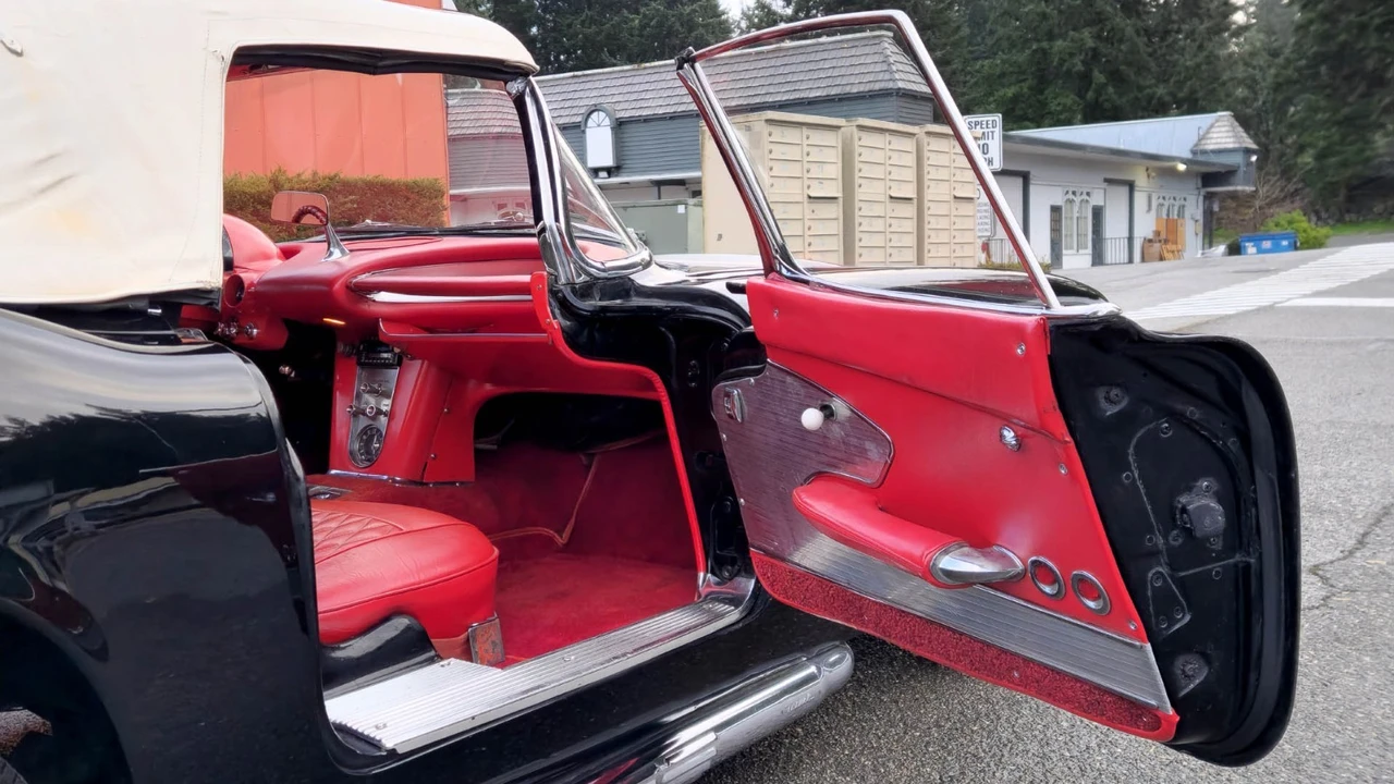 1961 Chevrolet Corvette C1 - Image 16 of 21