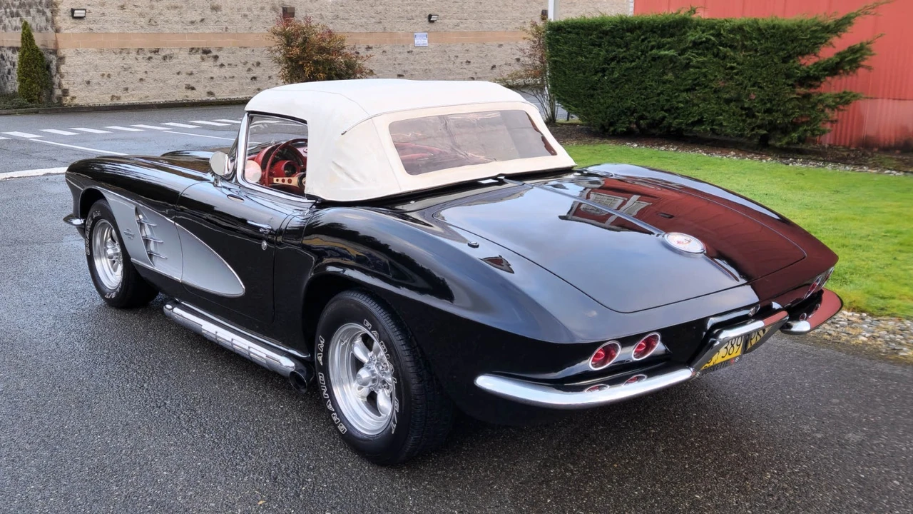 1961 Chevrolet Corvette C1 - Image 10 of 21