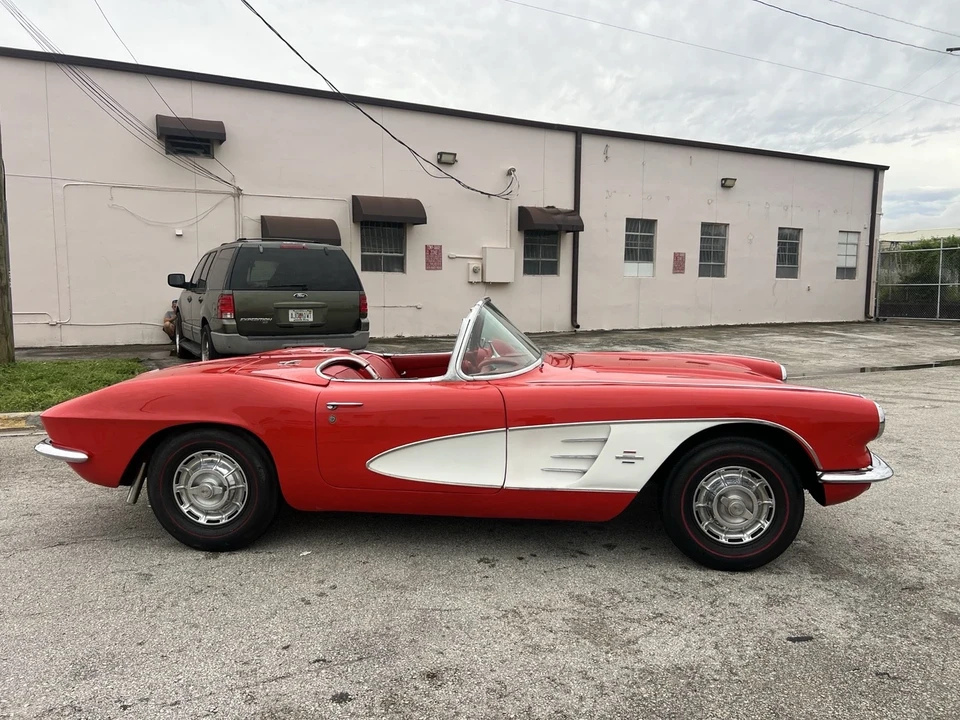 1961 Chevrolet Corvette C1 - Image 10 of 21