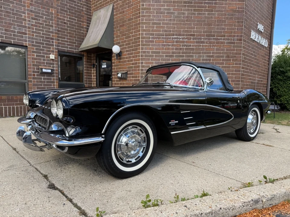 1961 Chevrolet Corvette C1 - Image 2 of 21