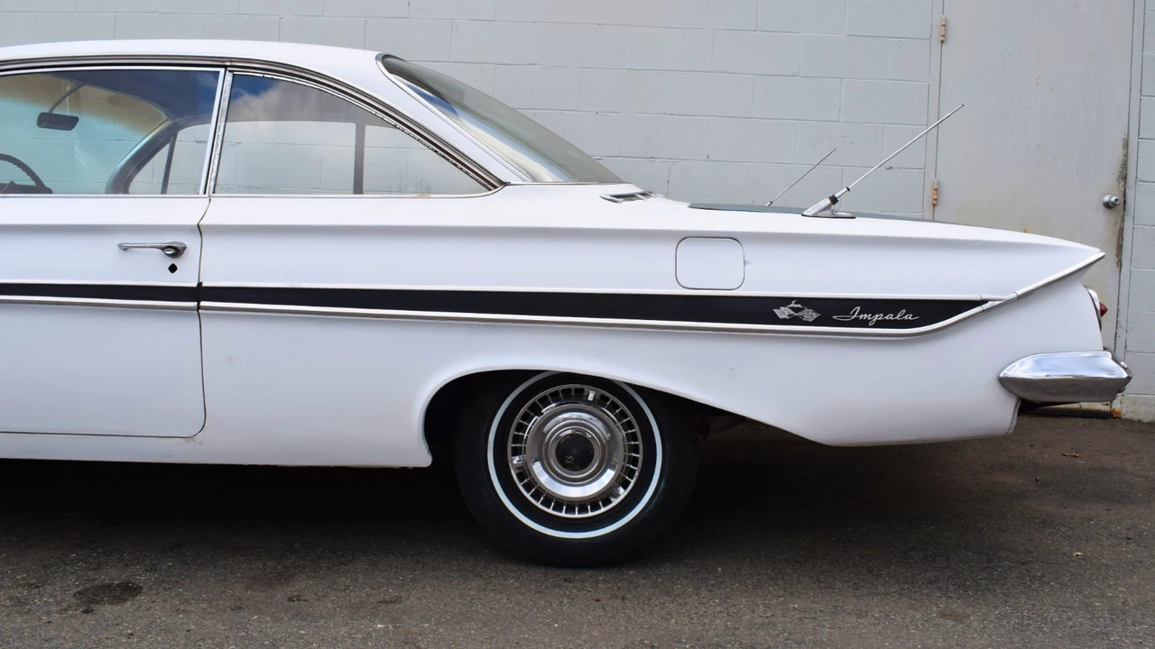 1961 Chevrolet Impala 2nd Gen - Image 11 of 21