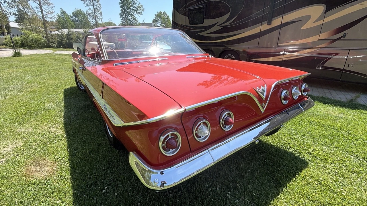 1961 Chevrolet Impala SS 3rd Gen - Image 5 of 31