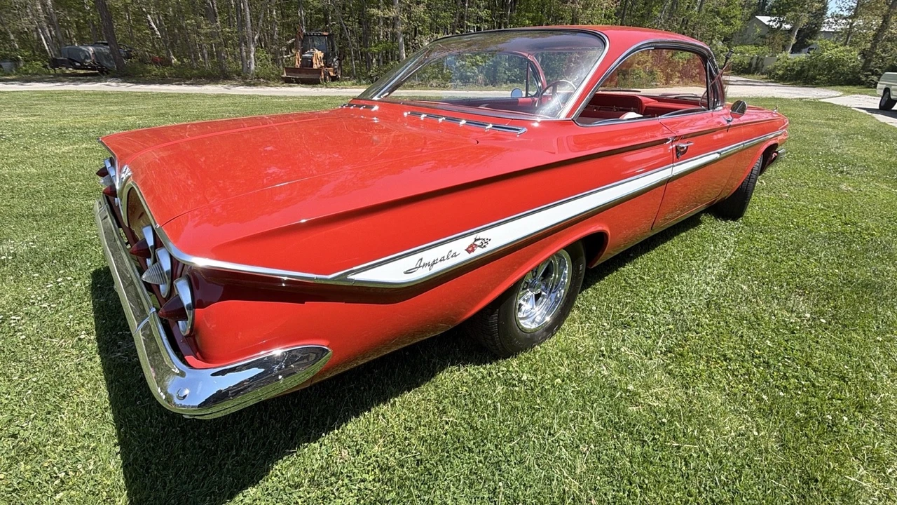 1961 Chevrolet Impala SS 3rd Gen - Image 4 of 31