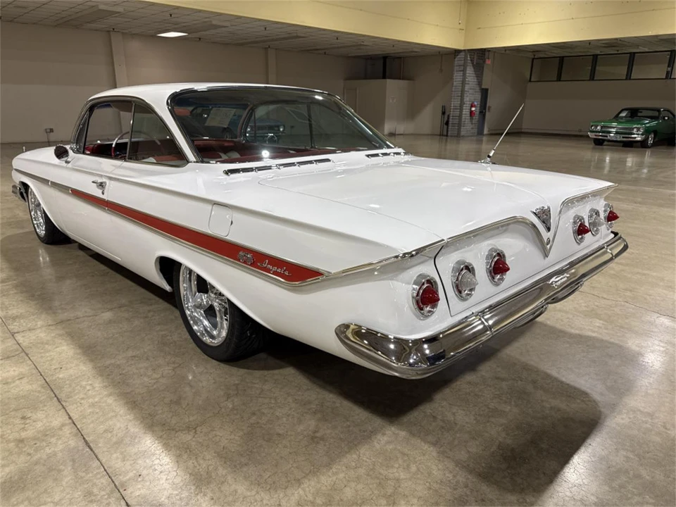 1961 Chevrolet Impala SS 3rd Gen - Image 4 of 17
