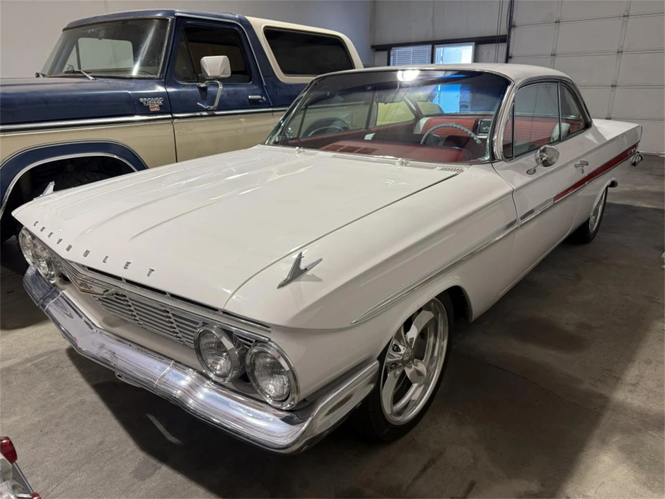 1961 Chevrolet Impala SS 3rd Gen - Image 2 of 17