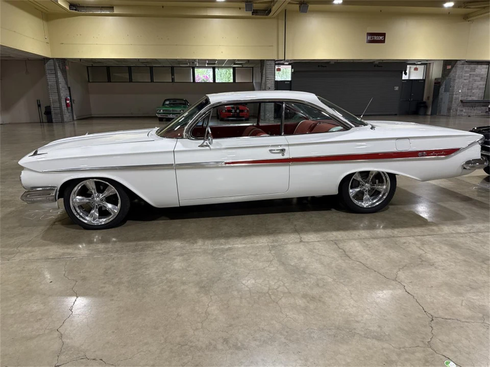 1961 Chevrolet Impala SS 3rd Gen - Image 3 of 17