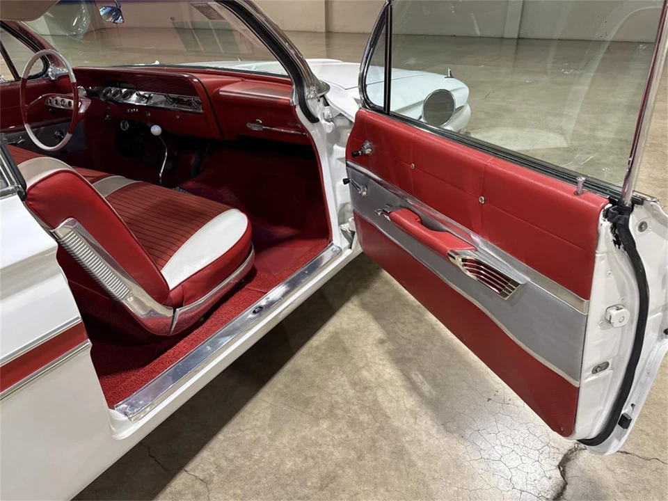 1961 Chevrolet Impala SS 3rd Gen - Image 11 of 17