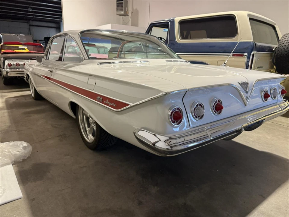 1961 Chevrolet Impala SS 3rd Gen - Image 5 of 17