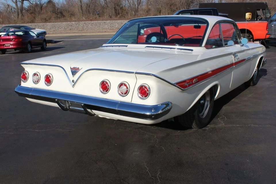 1961 Chevrolet Impala SS 3rd Gen - Image 15 of 20
