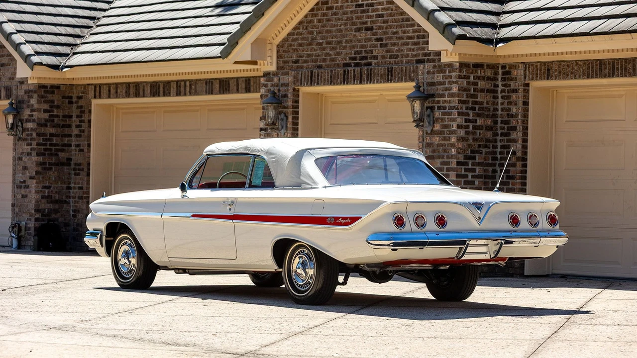 1961 Chevrolet Impala SS 3rd Gen - Image 13 of 31