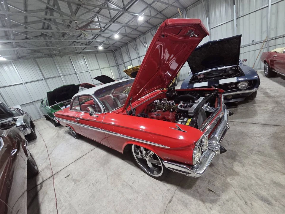 1961 Chevrolet Impala SS 3rd Gen - Image 2 of 13
