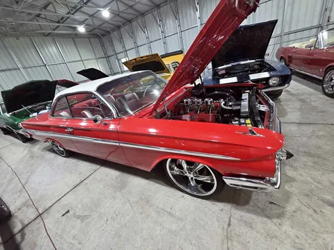 1961 Chevrolet Impala SS Sedan 4D
