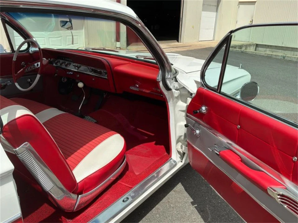 1961 Chevrolet Impala SS 3rd Gen - Image 17 of 30