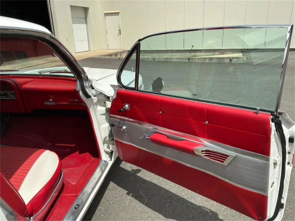 1961 Chevrolet Impala SS 3rd Gen - Image 18 of 30