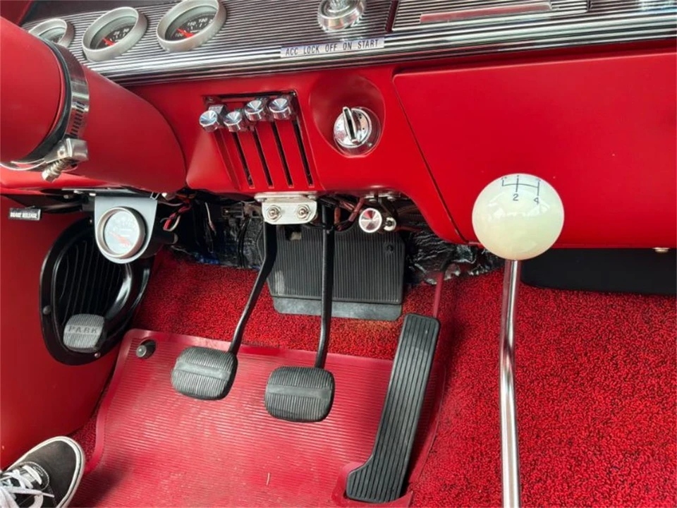 1961 Chevrolet Impala SS 3rd Gen - Image 25 of 30