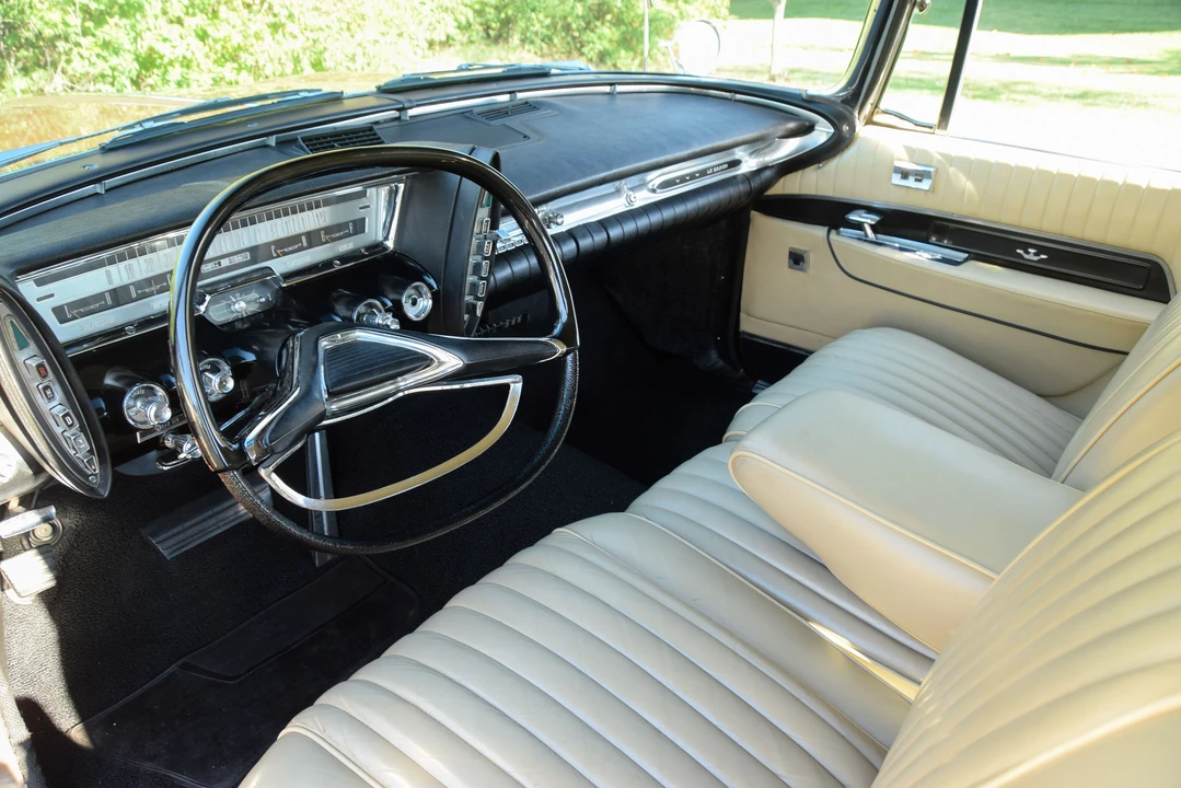 1961 Chrysler Imperial 2nd Gen - Image 16 of 17