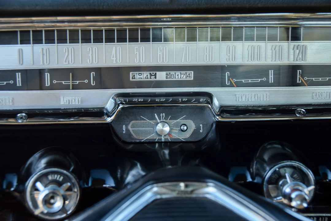 1961 Chrysler Imperial 2nd Gen - Image 13 of 17