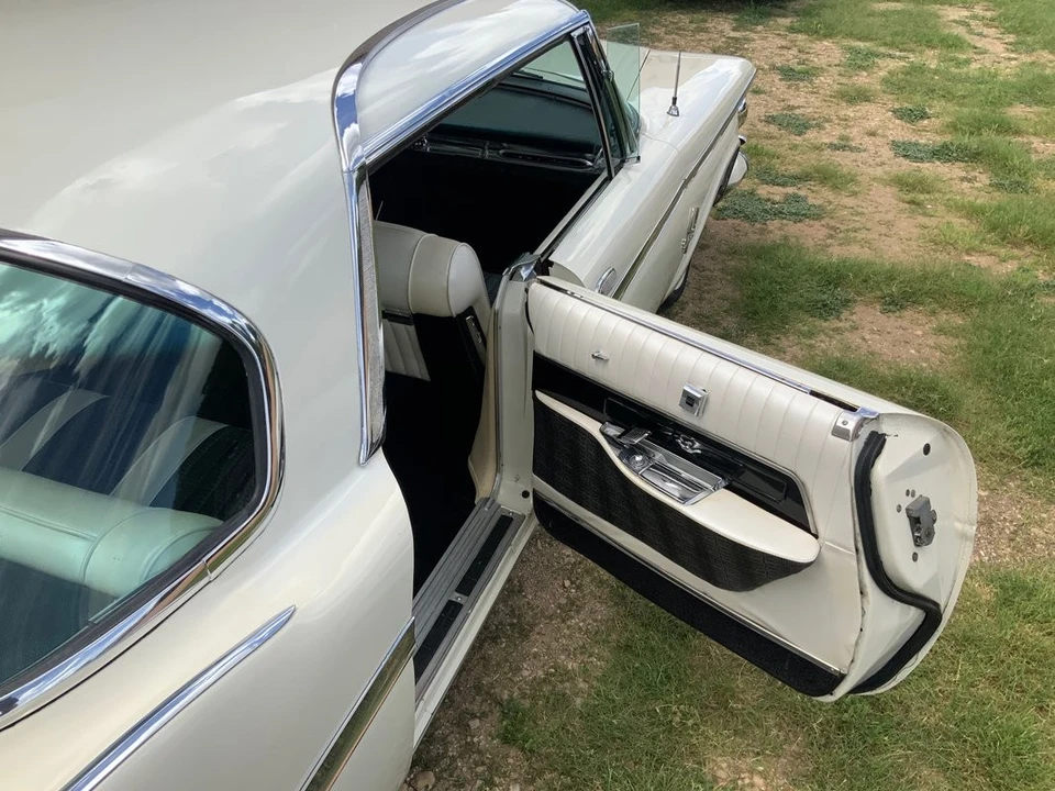 1961 Chrysler Imperial 2nd Gen - Image 16 of 31
