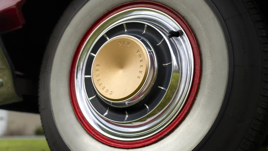 1961 Chrysler New Yorker - Image 10 of 31