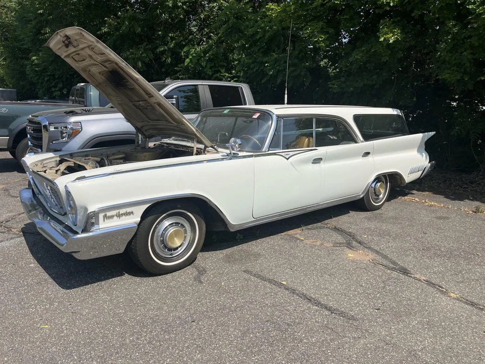 1961 Chrysler New Yorker - Image 25 of 31