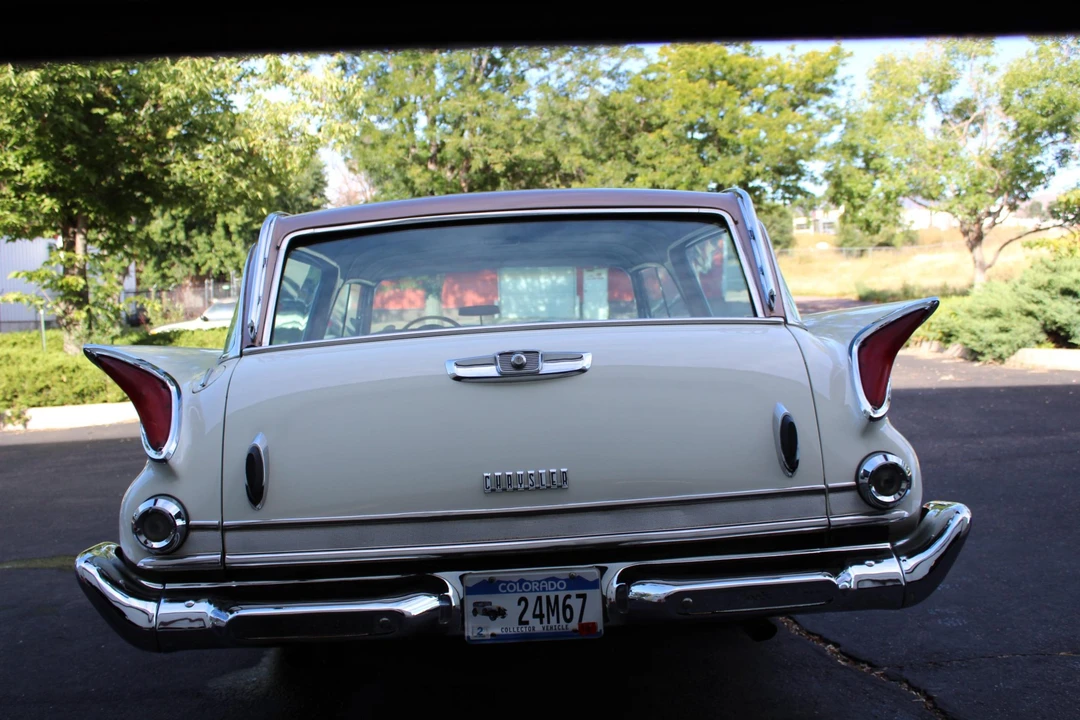 1961 Chrysler New Yorker - Image 12 of 31