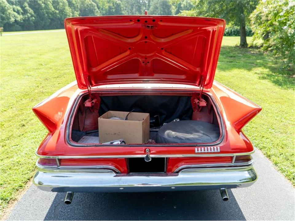 1961 Chrysler Newport - Image 28 of 31