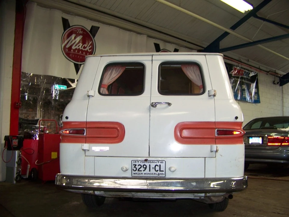 1961 Chevrolet Corvair Greenbrier & Corvan - Image 10 of 31