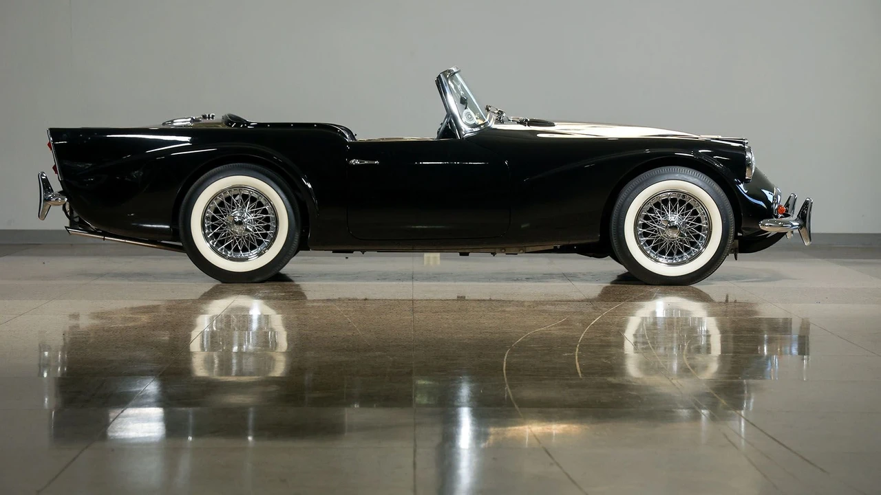 1961 Daimler SP250 - Image 2 of 31