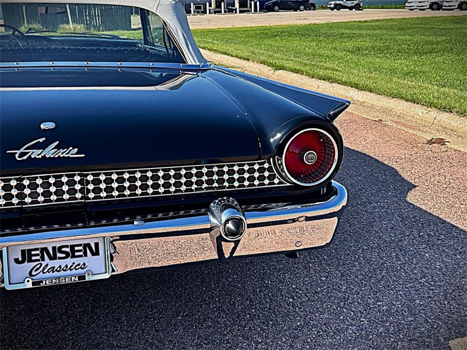 1961 Ford Galaxie 2nd Gen - Image 25 of 31