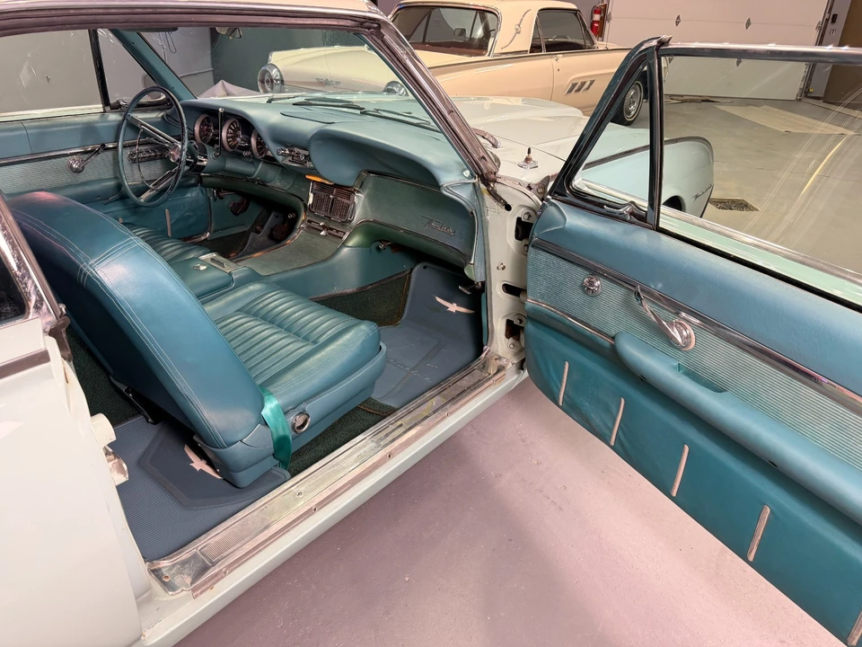 1961 Ford Thunderbird 3rd Gen - Image 18 of 21