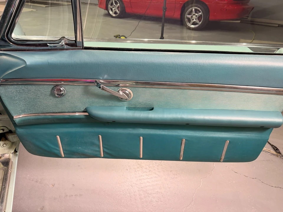 1961 Ford Thunderbird 3rd Gen - Image 19 of 21