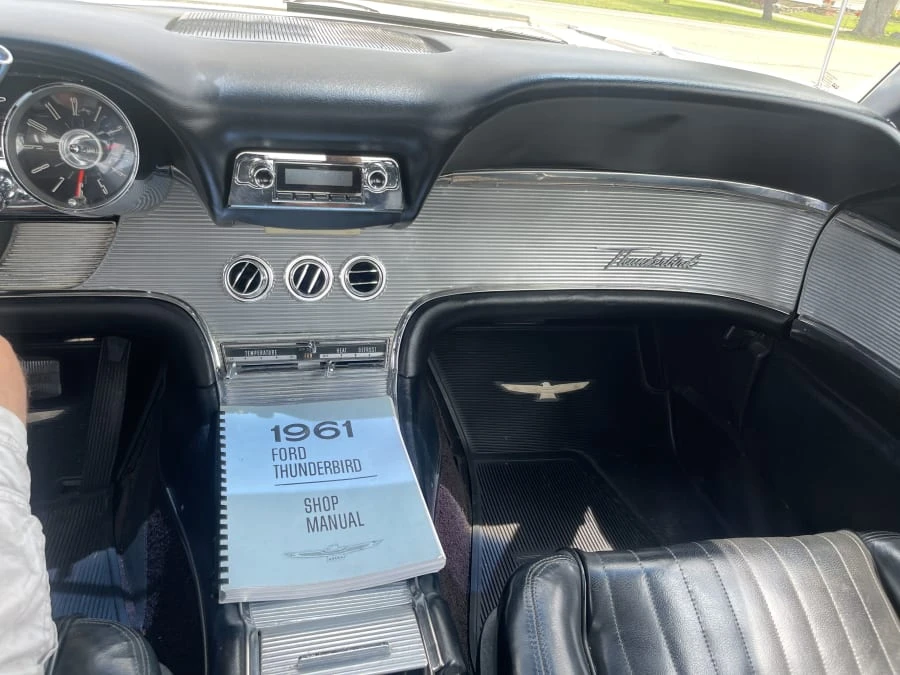 1961 Ford Thunderbird 3rd Gen - Image 11 of 19