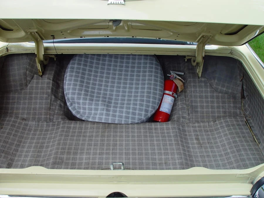 1961 Ford Thunderbird 3rd Gen - Image 6 of 10