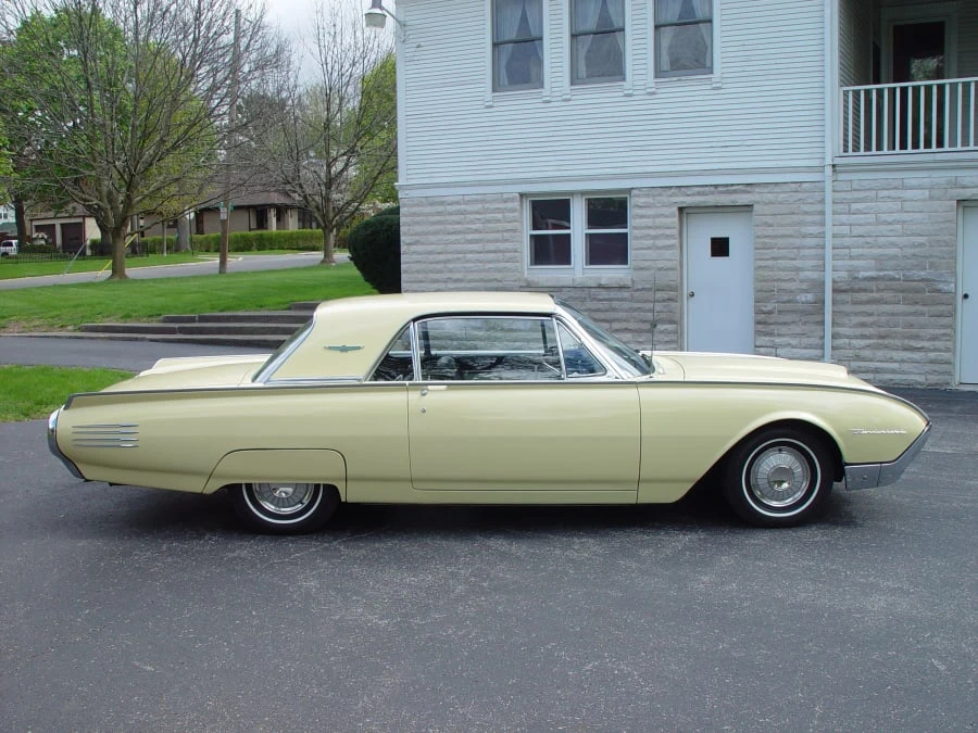 1961 Ford Thunderbird 3rd Gen - Image 9 of 10