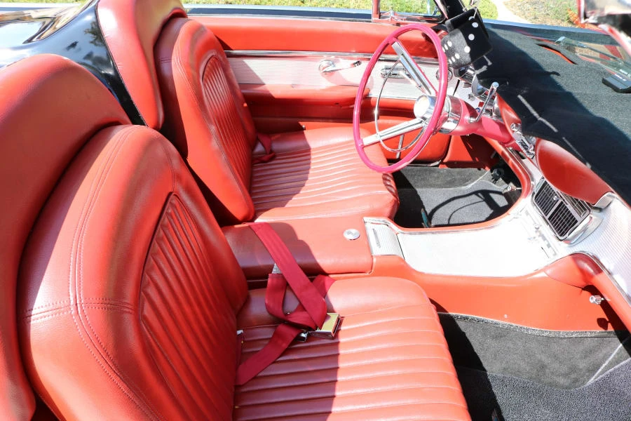 1961 Ford Thunderbird 3rd Gen - Image 25 of 31