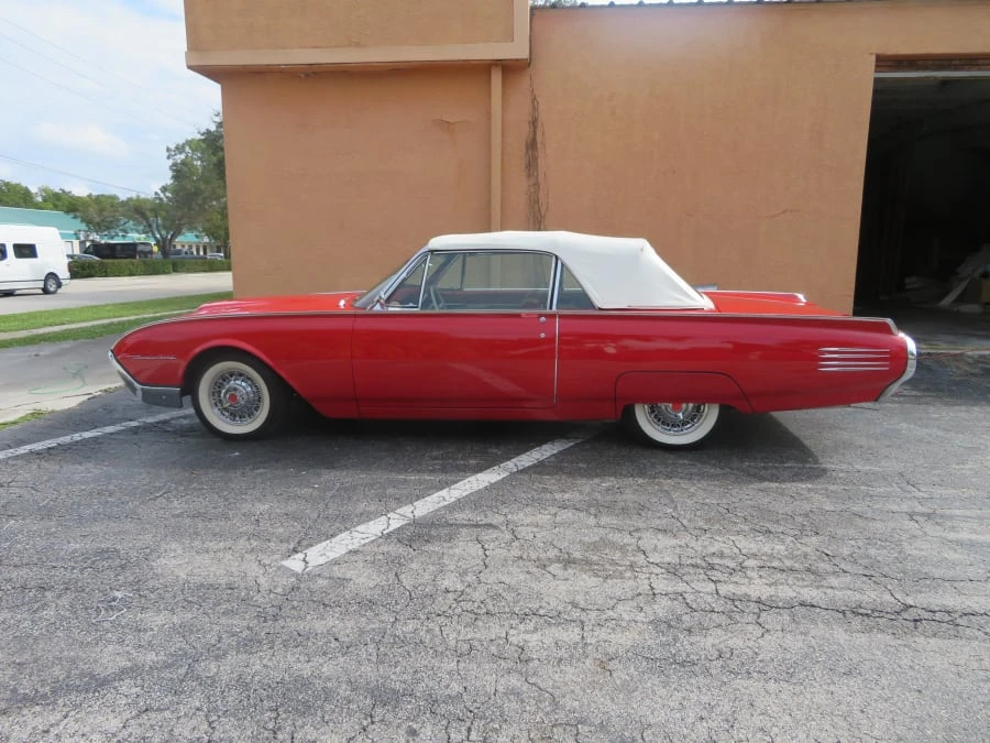 1961 Ford Thunderbird 3rd Gen - Image 2 of 8