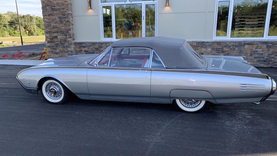 1961 Ford Thunderbird 3rd Gen - Image 2 of 10