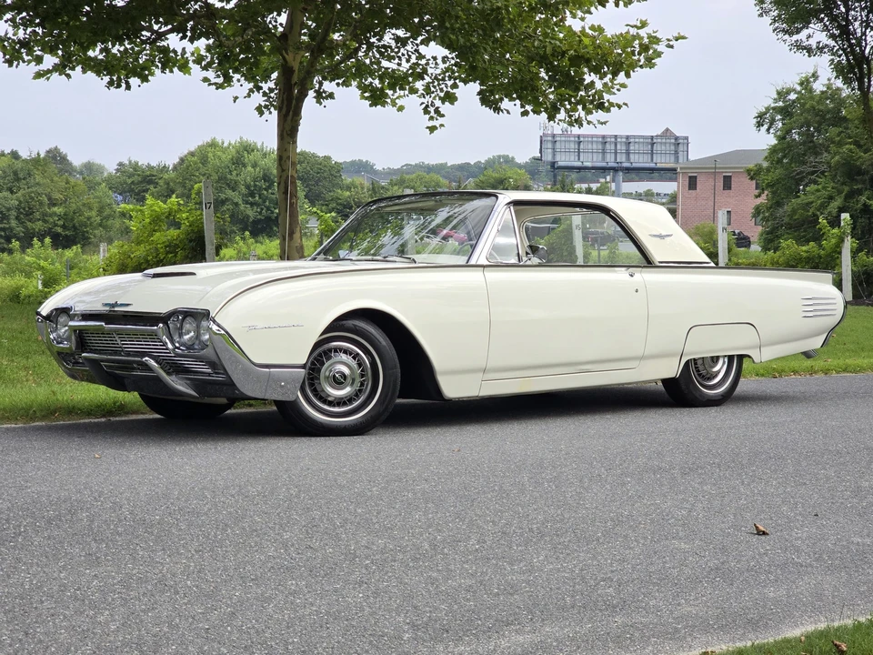 1961 Ford Thunderbird 3rd Gen - Image 2 of 31