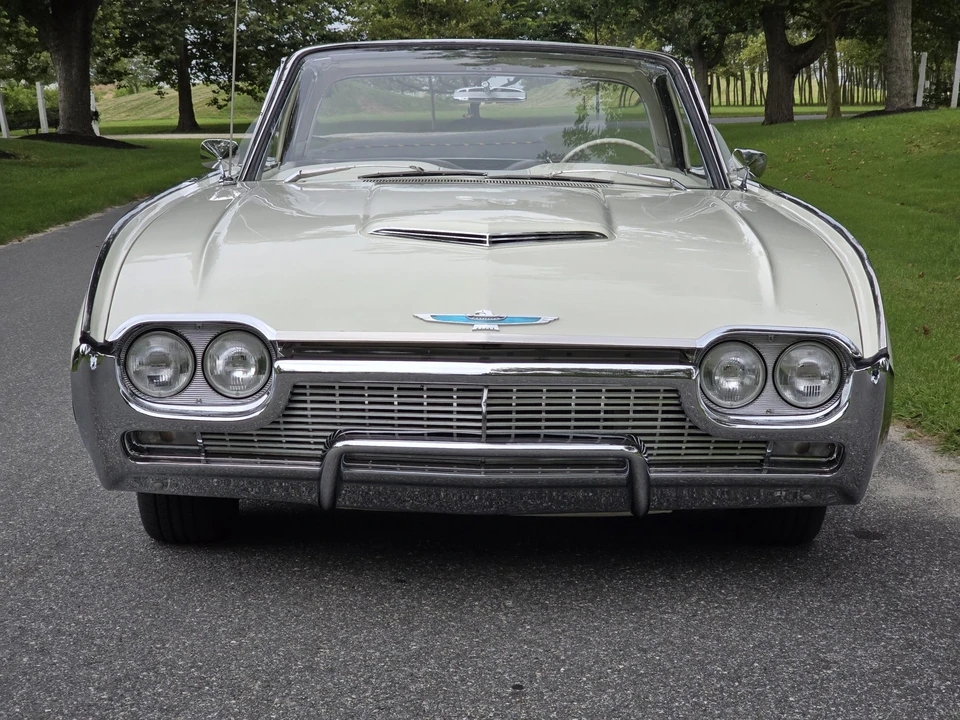 1961 Ford Thunderbird 3rd Gen - Image 12 of 31