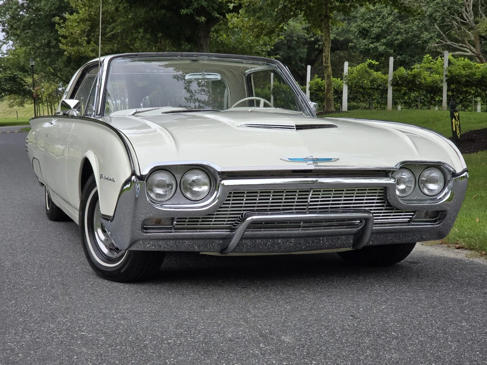 1961 Ford Thunderbird 3rd Gen - Image 15 of 31