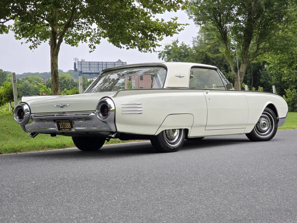 1961 Ford Thunderbird 3rd Gen - Image 25 of 31