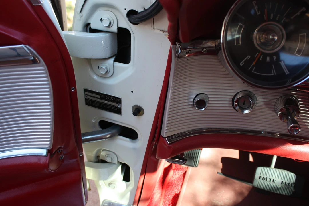 1961 Ford Thunderbird 3rd Gen - Image 31 of 31