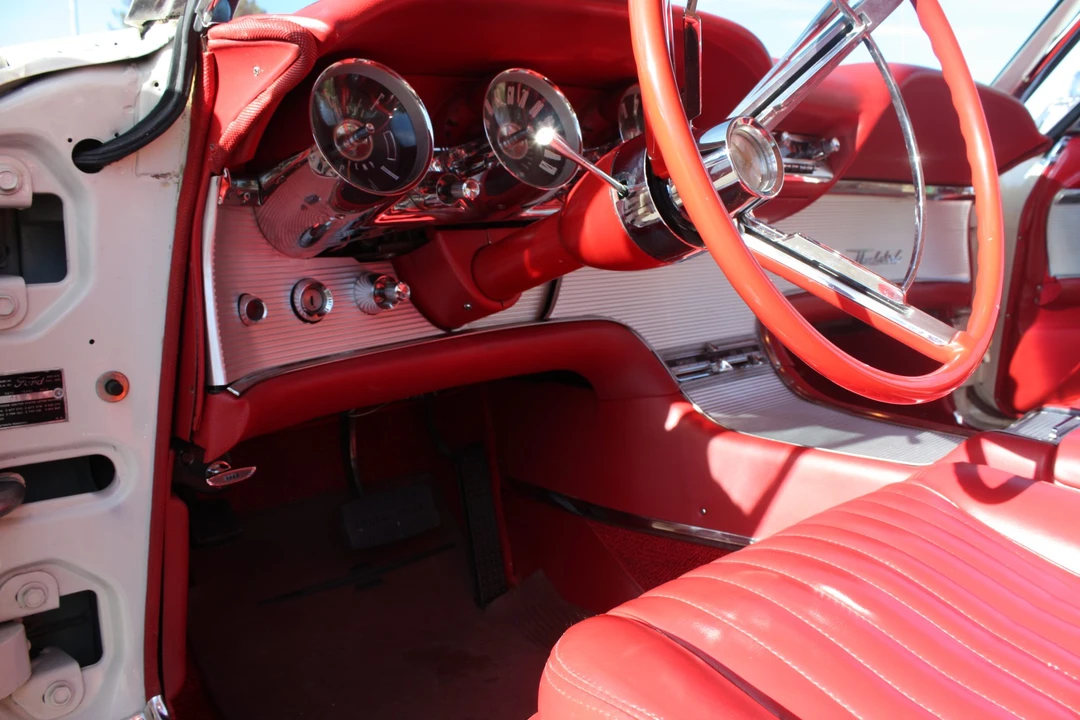1961 Ford Thunderbird 3rd Gen - Image 28 of 31