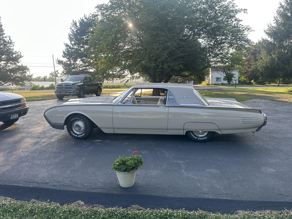 1961 Ford Thunderbird 3rd Gen - Image 8 of 31