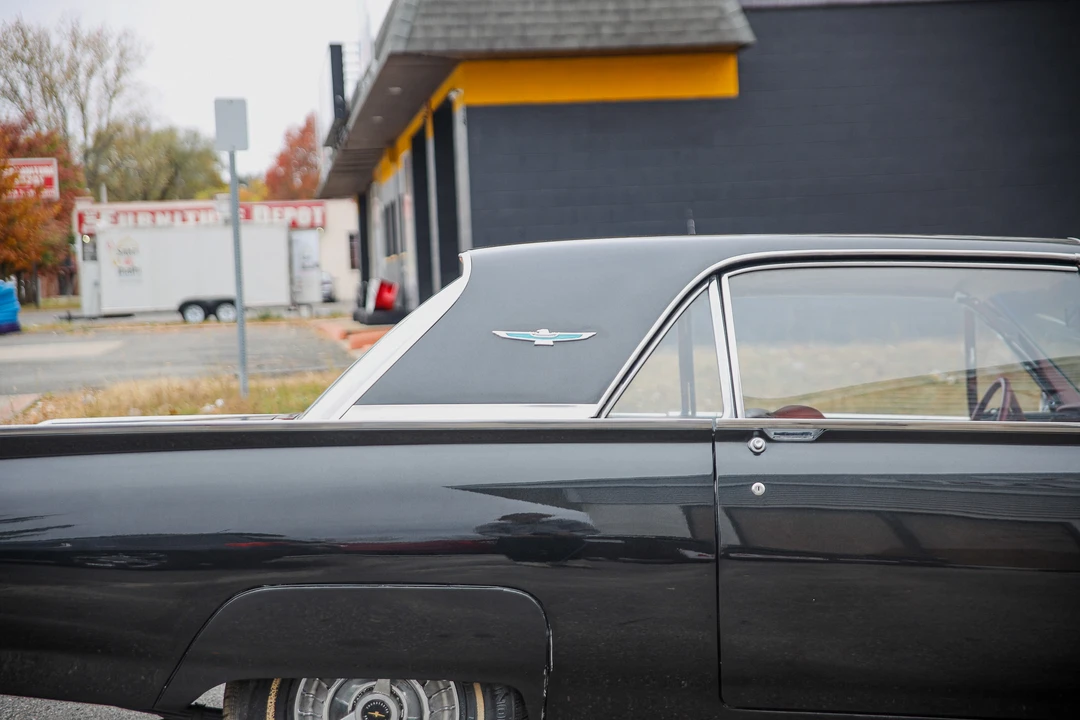 1961 Ford Thunderbird 3rd Gen - Image 24 of 31
