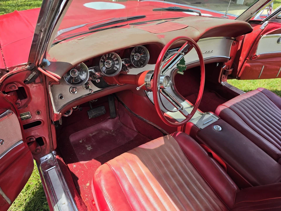 1961 Ford Thunderbird 3rd Gen - Image 28 of 31